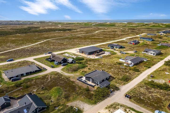 Awesome home in Hvide Sande w/ WiFi and 3 Bedrooms in Bjerregård, Holmsland Klit