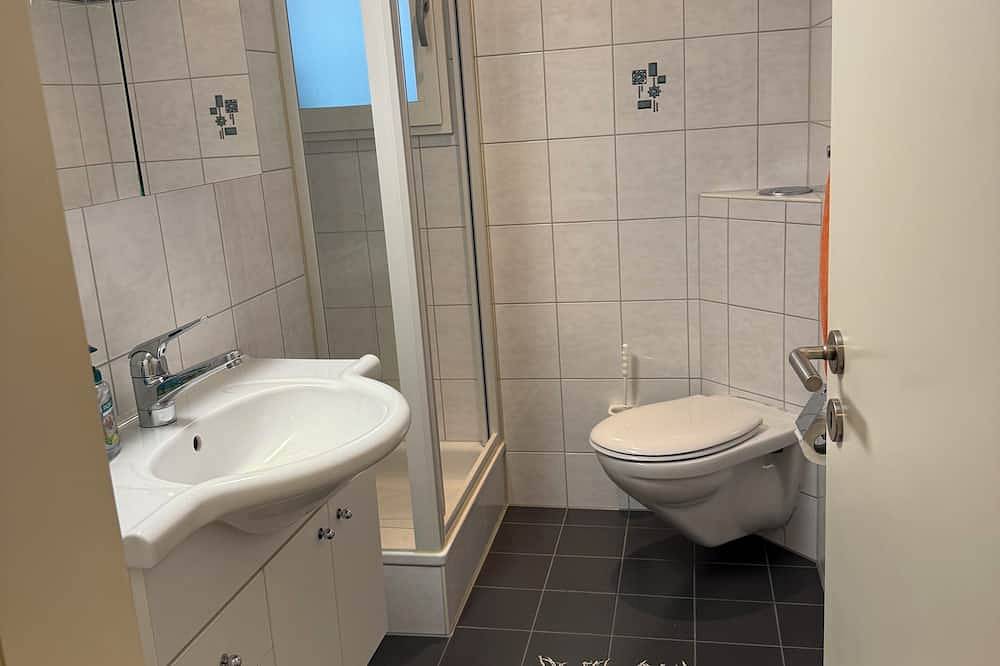 Ganze Wohnung, Charmante und ruhige Ferienwohnung mit Panoramablick auf die Berge in Ringgenberg, Berner Oberland