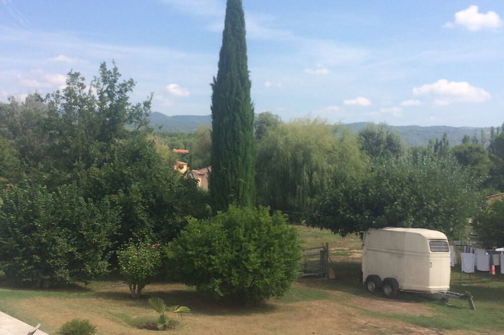 In the heart of Provence independent studio of 25m2 with views of the hills in Salernes, Draguignan region