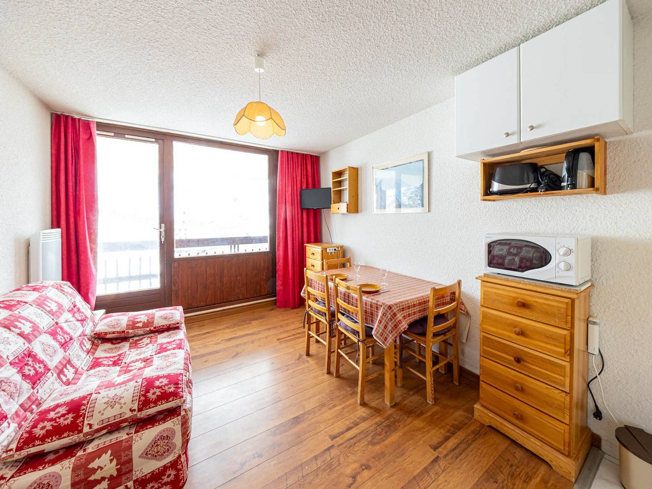 Entire studio, Comfortable studio for 4, near slopes, ski locker in Montgellafrey, Le Grand Domaine