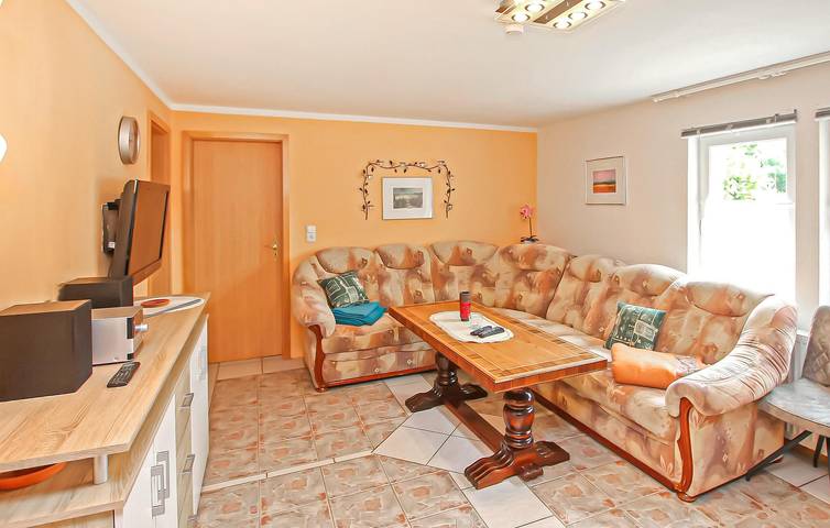 Ganze Ferienwohnung, Rückzugsort am Strand mit Garten, Terrasse und Parkplatz in Walow, Mecklenburgische Seenplatte