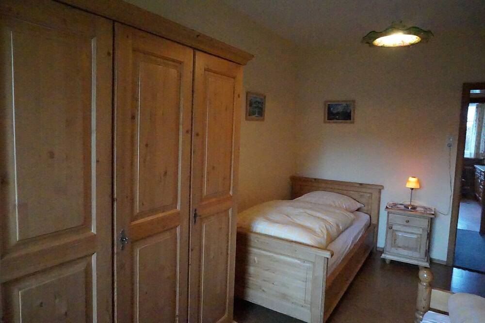 Ganze Wohnung, Ferienwohnung Zinnkopf 82qm, Terrasse, Küche, 2 Schlafzimmer, 1 Wohnschlafzimmer in Ruhpolding, Bayerische Alpen