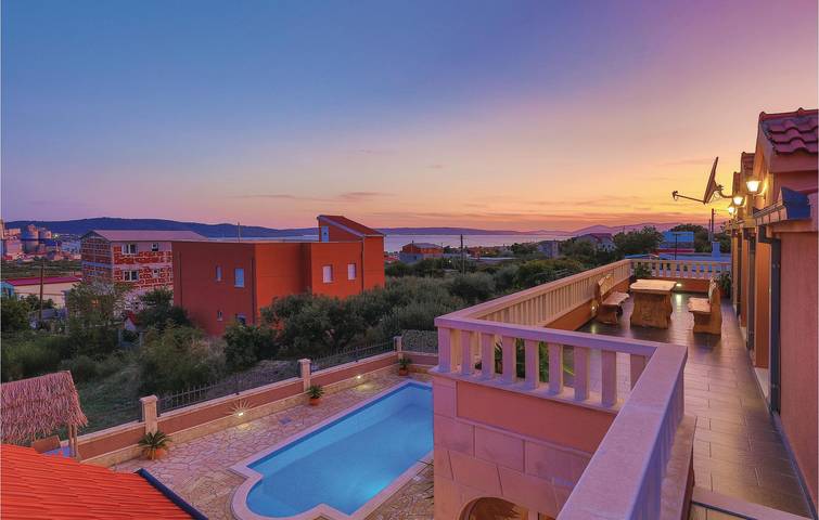 Ferienhaus für 15 Personen, mit Pool und Terrasse in Kaštela - 3