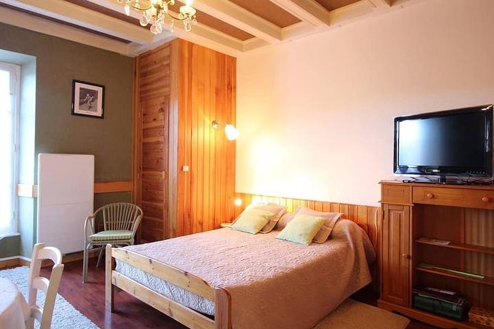 Ganze Wohnung, Charmantes Studio im Stadtzentrum mit WLAN in Mont-Dore, Regionaler Naturpark Volcans d'Auvergne