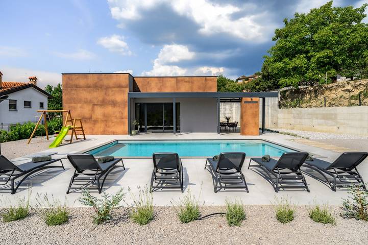 Ferienhaus für 6 Personen, mit Balkon/Terrasse und Garten sowie Pool in Buzet