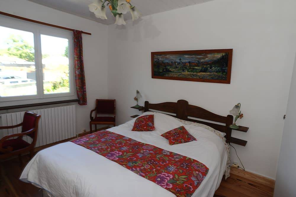 Quiet 7-bedroom family home near Bassin d'Arcachon and Bordeaux in Léognan, Bordeaux region