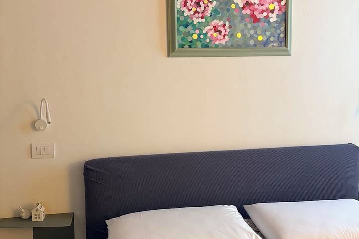 Ganze Wohnung, Suite Cento14, across from the Fogliani Medical Center, near Modena's historic center in Modena, Modena Provinz