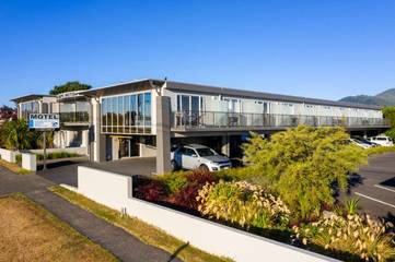 Hôtel pour 2 personnes, avec jacuzzi ainsi que piscine et balcon à Taupo