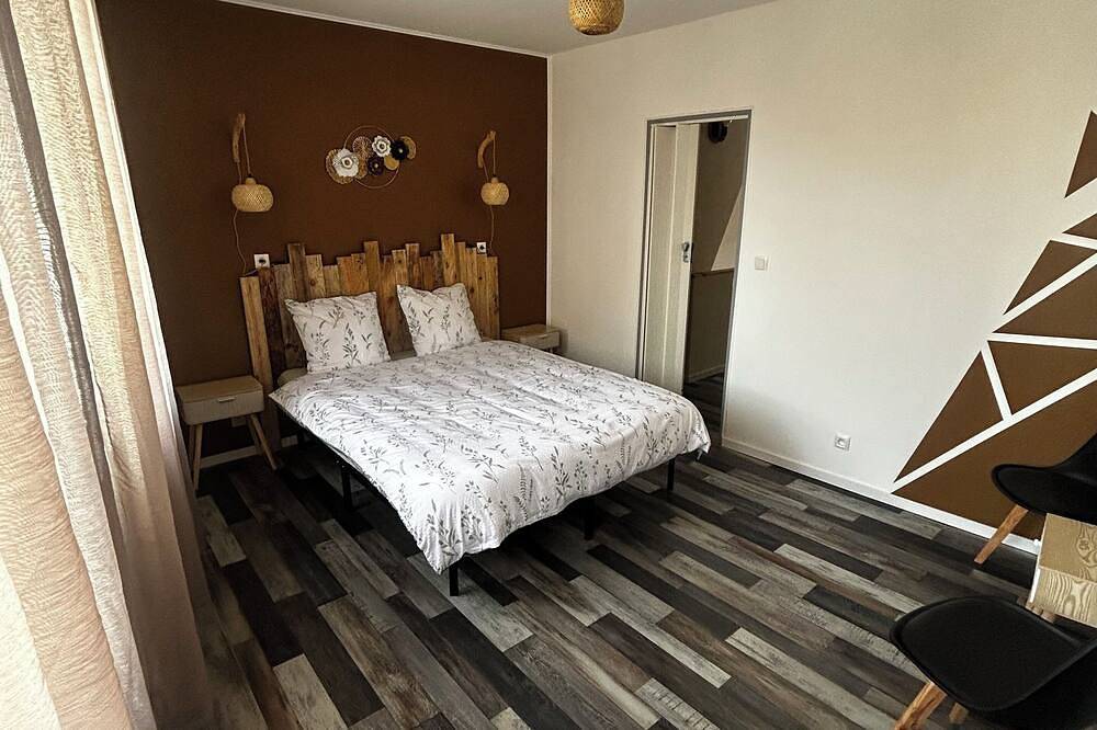 Maison de ville pour Curiste et voyageur in Néris-les-Bains, Région de Montluçon