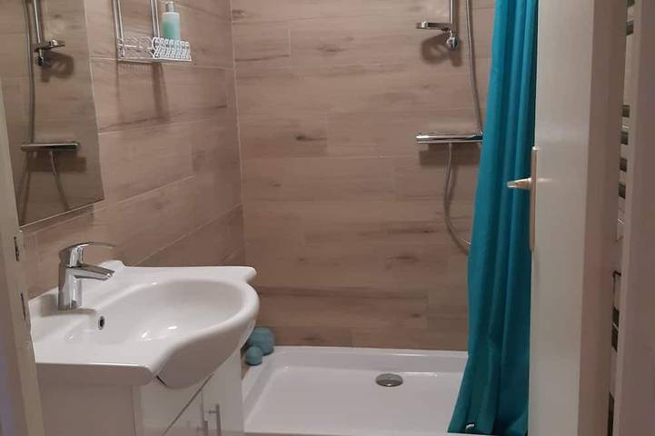 Gîte pour 5 personnes, avec terrasse ainsi que jardin et piscine, animaux acceptés dans Pic de Céüse - 4
