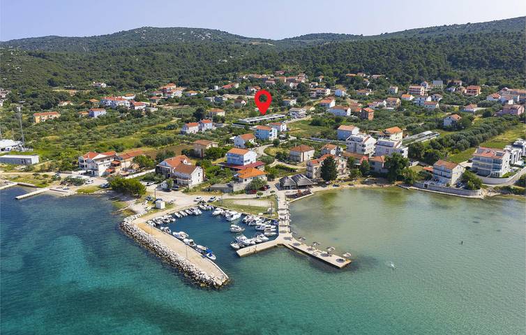 Gemütliche 2-Zimmer-Wohnung mit Pool, in Küstennähe und mit vielen Restaurants in Ugrinici, Kraj