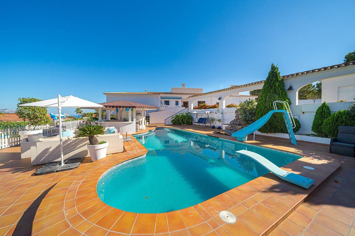 Belmonte Lux Villa familiar con vistas al mar, piscina, terraza y Wi-Fi in Alfàs del Pi, Costa Blanca