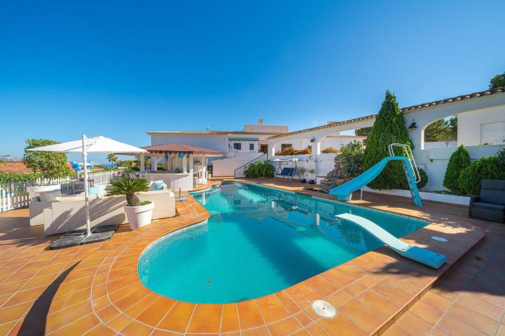 Chalet para 12 personas, con jacuzzi y jardín, Se admiten mascotas en Marina Baja - 2