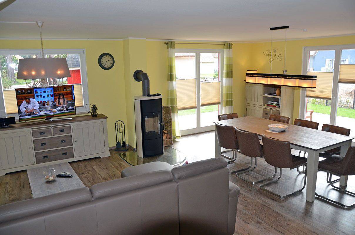 Ferienhaus mit Kamin und Sauna, ca. 300m zum Sandstrand, Haustiere willkommen in Ostseebad Glowe, Glowe