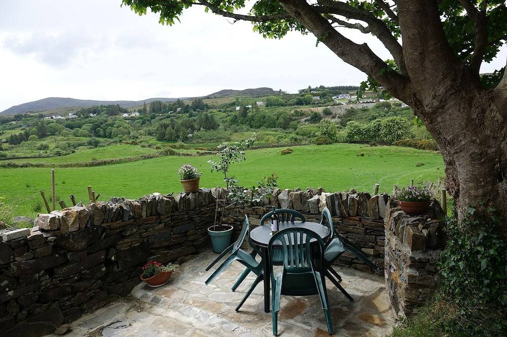 Secluded cottage in stunning mountain scenery near village  in Glenties, County Donegal
