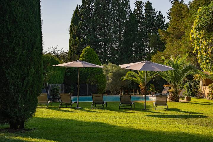 Villa pour 15 personnes, avec piscine et terrasse dans les Bouches-du-Rhône - 4