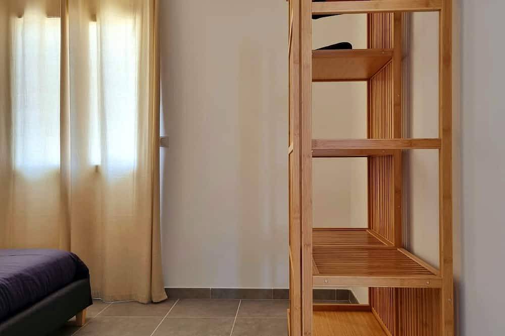 Goudargues Villa Hestia, villa avec piscine à 300m du centre, parking privé. in Goudargues, Région de Nîmes
