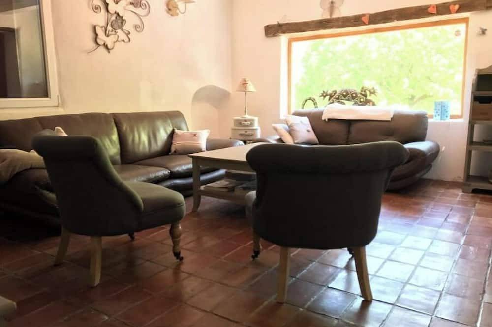 Charming 3-star farmhouse in Reilhanette, Nyons region