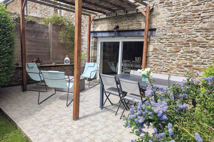 Gîte pour 6 personnes, avec terrasse et jardin
