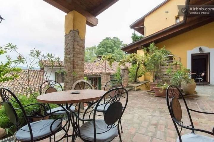 Agriturismo per 4 persone, con balcone e giardino, con animali domestici in Provincia di Torino