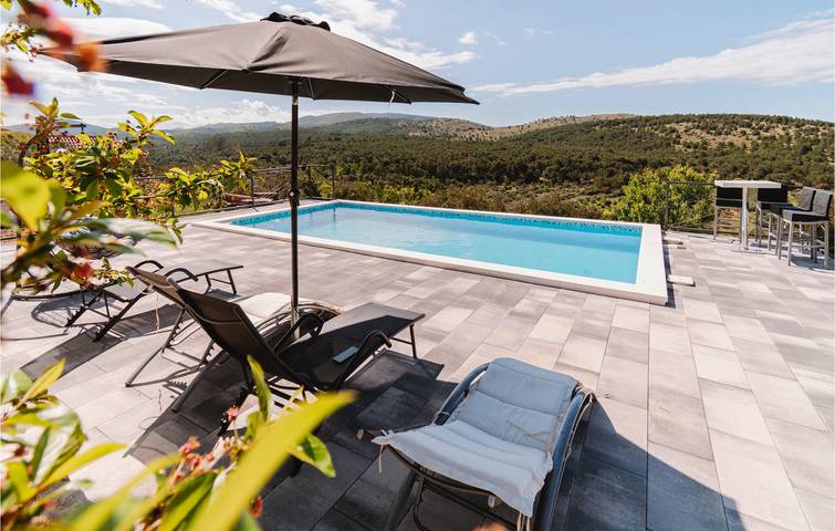 Ferienhaus für 10 Personen, mit Pool und Garten sowie Terrasse, mit Haustier - 1