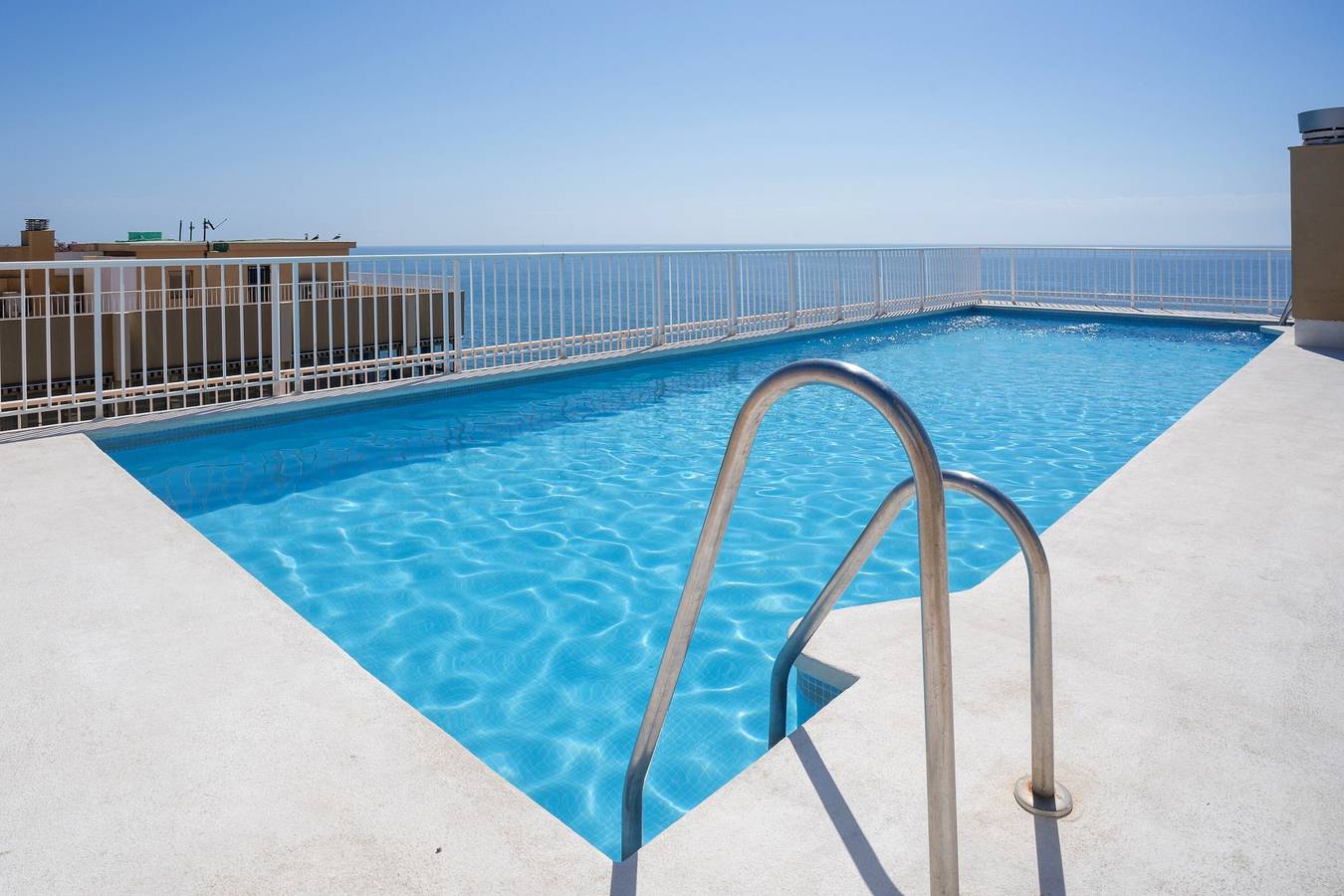 Entire apartment, Apartment 'Great First Line Amazing Terrace' with Sea View, Wi-Fi and Air Conditioning in Marbella Centre, Marbella
