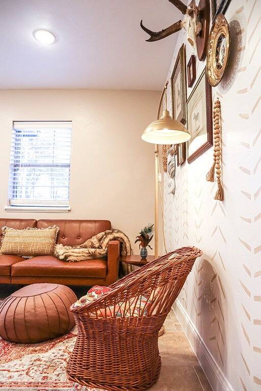 Funky Mini Golf Home filled with Amenities in Gainesville, Alachua County