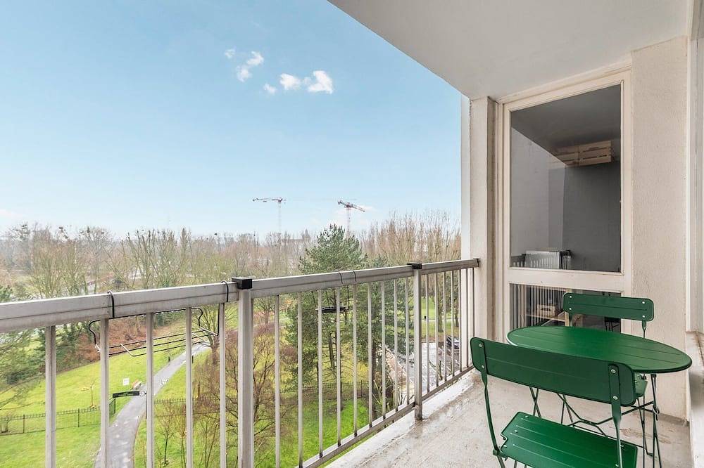 Entire apartment, Two bedrooms with balcony and parking in La Madeleine, Lille region