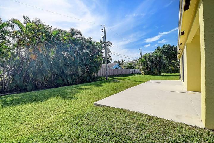 Vacation rental for 6 people, with yard, with pets in Boynton Beach