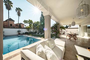 Cheap Villa for 10 People in Nueva Andalucía, Marbella, Photo 2