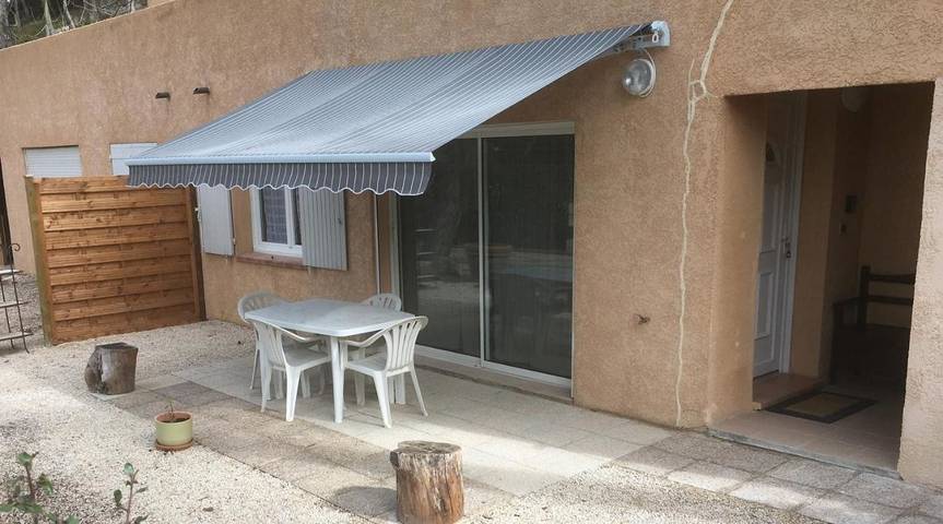 Location de vacances pour 6 personnes, avec Terrasse ainsi que Jardin et Vue à Velaux