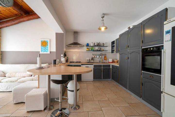 Location de vacances pour 11 personnes, avec vue et piscine ainsi que bassin pour enfant et jardin à Labastide-de-Virac - 2