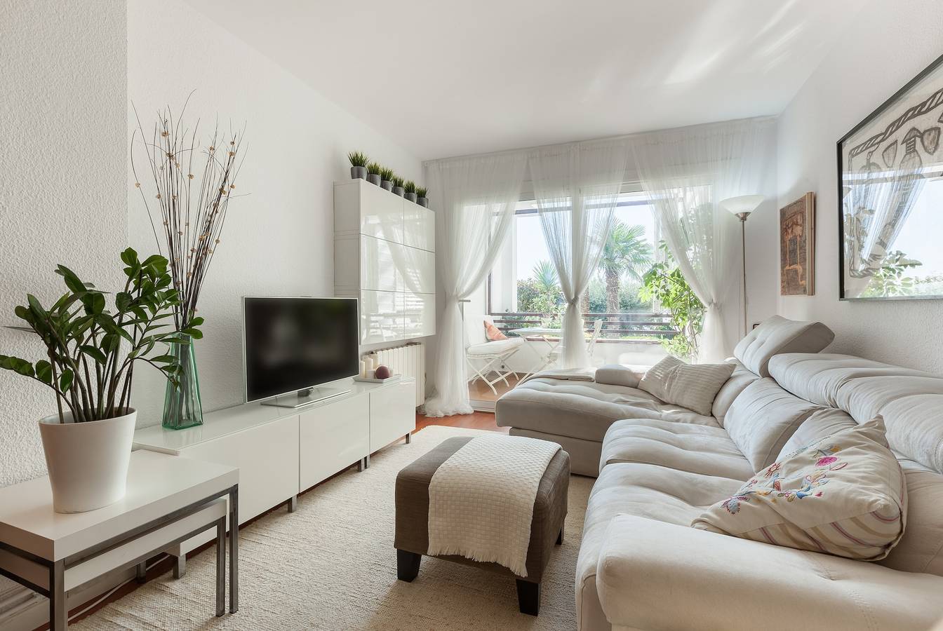 Apartamento entero, Apartamento con vista a mar y piscina de agua salada compartida y Wi-Fi in Canet de Mar, Costa del Maresme