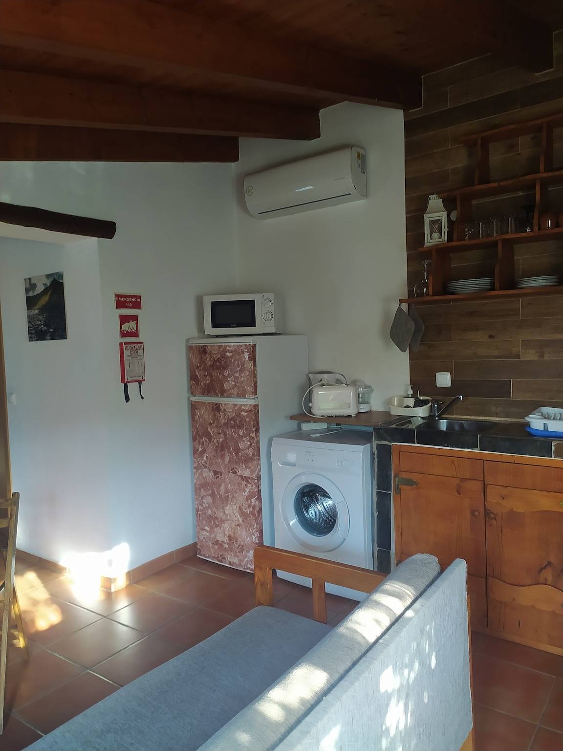 Ferienhaus 'Coureladaltura 1' mit Bergblick, Wlan und Klimaanlage in Bordeira, Naturpark Südwest-Alentejo und Costa Vicentina