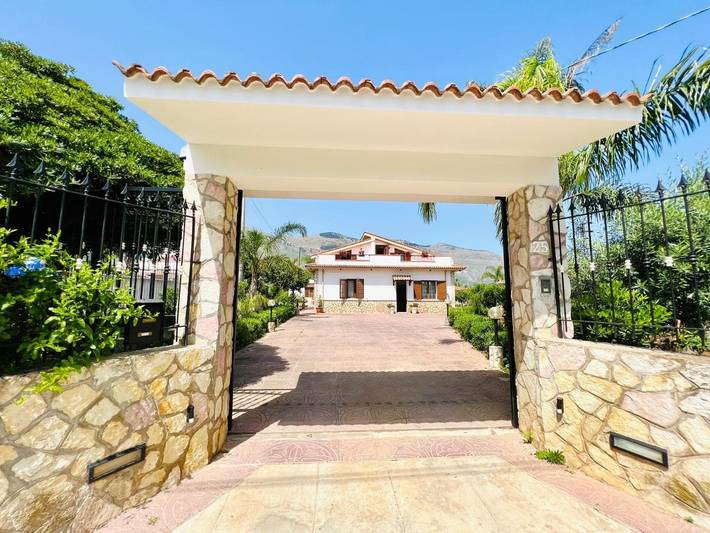 Casa vacanza per 8 persone, con Balcone e Terrazza nonché Giardino e Panorama a Villagrazia di Carini