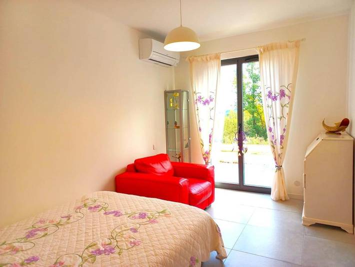 Location de vacances pour 8 personnes, avec vue ainsi que terrasse et piscine à Carsan - 3