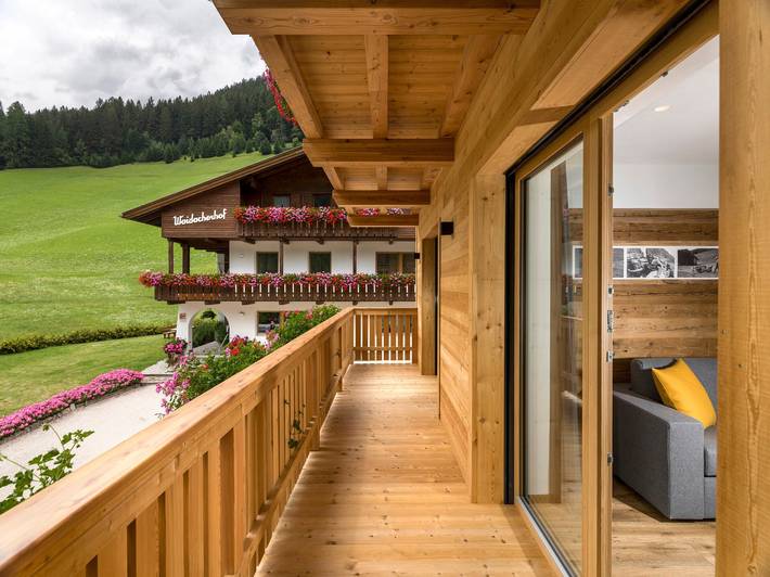 Apartamento entero, Apartamento "Waidacherhof Wiese" con vistas a la montaña, balcón y Wi-Fi in Lago Braies, Braies