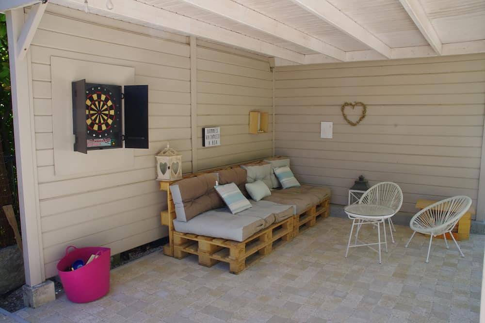 House - South Ardèche - sleeps 10 - private pool, panoramic view and large garden in Bourg-Saint-Andéol, Privas