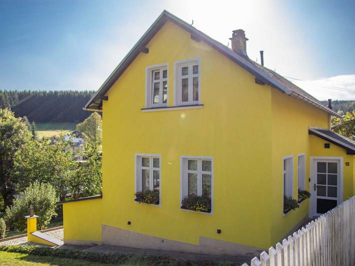 Ferienhaus für 4 Personen, mit Terrasse und Whirlpool sowie Garten und Sauna in Bad Elster - 2