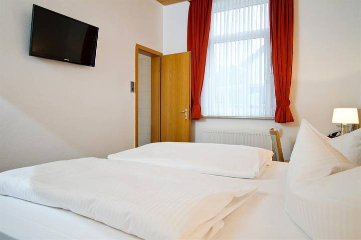 Hôtel pour 2 personnes, avec terrasse, adapté aux familles à Celle - 2