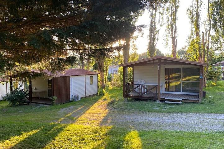 Chalet pour 4 personnes, avec Terrasse et Piscine à Camon