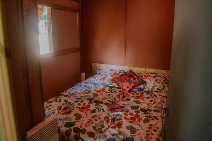 ZEcamping 3 étoiles piscine chauffée cabane TV Lv 43m2 in Florac, Florac-Trois-Rivières