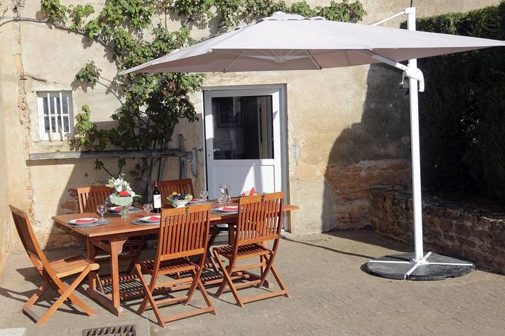 Gîte pour 12 personnes, avec piscine et jardin dans Beaujolais - 3