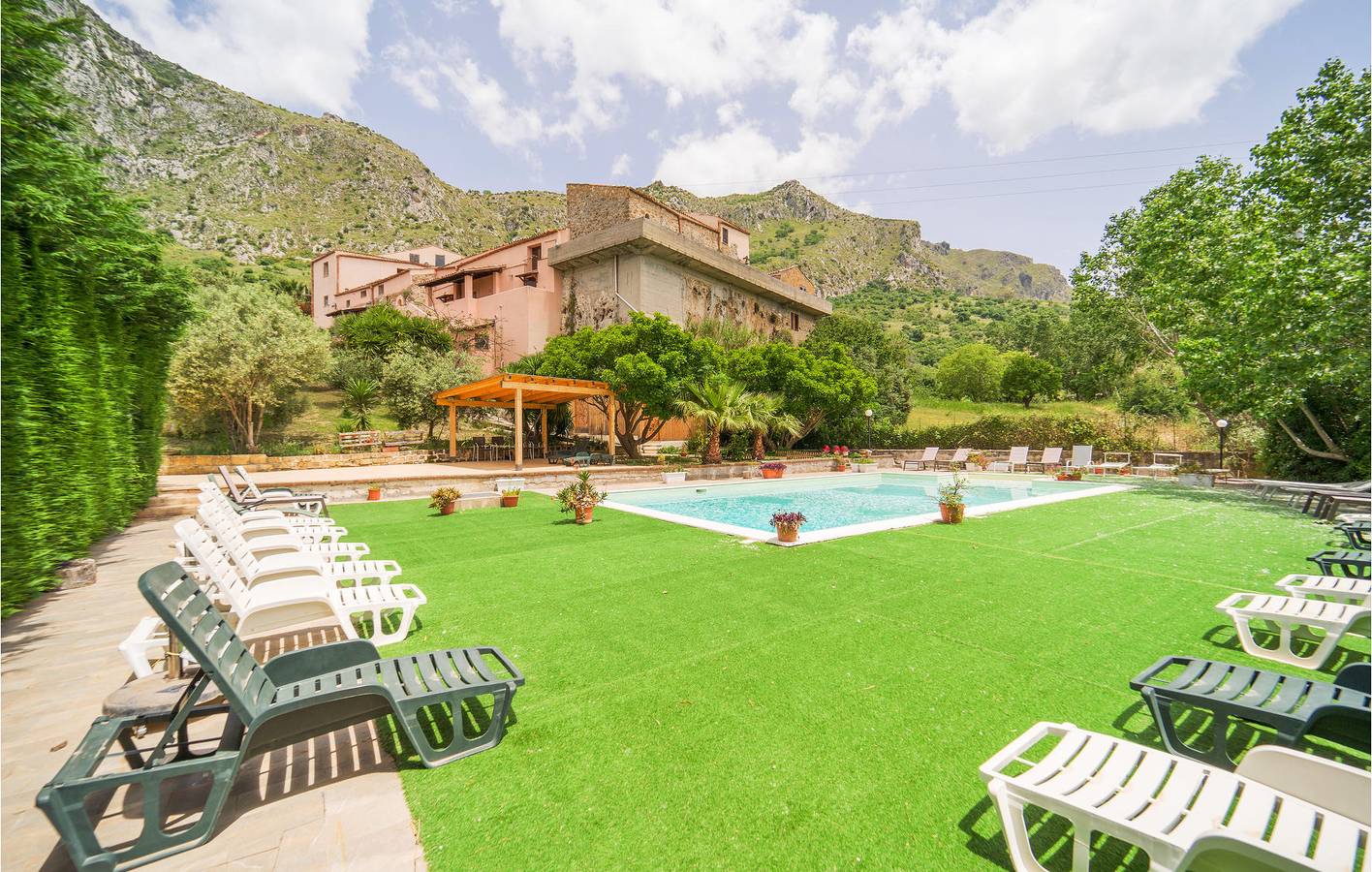 Appartement mit Poolterrasse: AC, Parkplatz & Küche in San Giuseppe Jato, Palermo Provinz