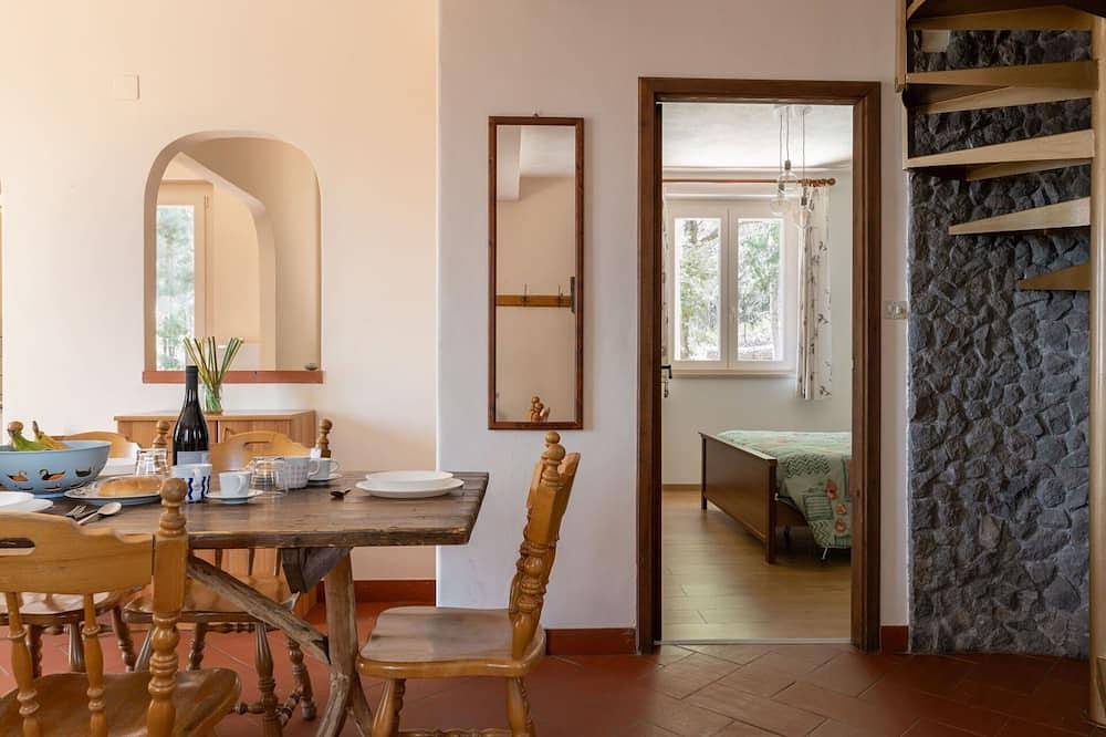 Bellissima villa indipendente per 8 persone con Wifi, Tv, terrazza e parcheggio in Linguaglossa, Etna