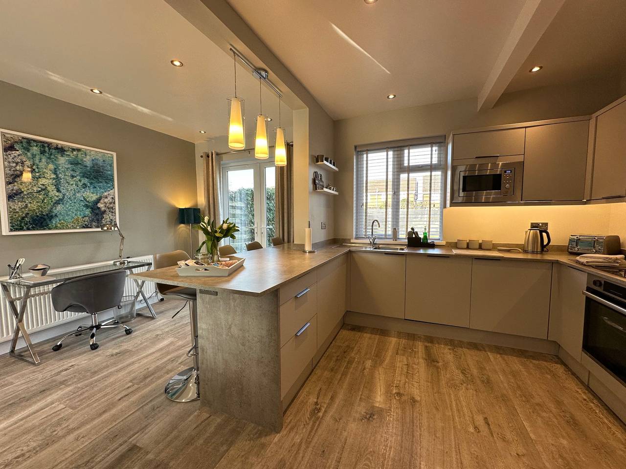 Stylish Home - Sleeps 4 & Free Parking in Hinckley und Bosworth, Heart of England