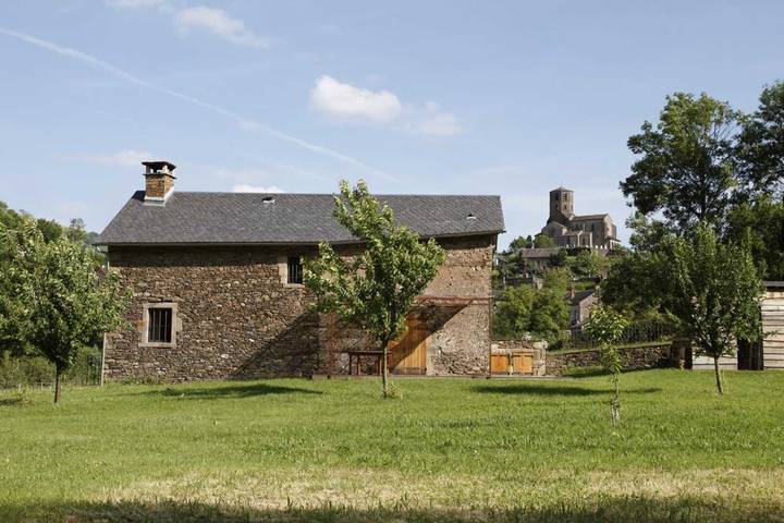 Gîte pour 5 personnes, avec jardin à Curvalle