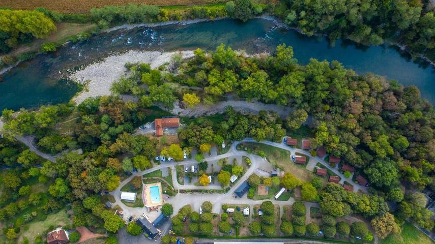 Location de vacances pour 2 personnes, avec vue ainsi que jardin et piscine dans Béarn - 4