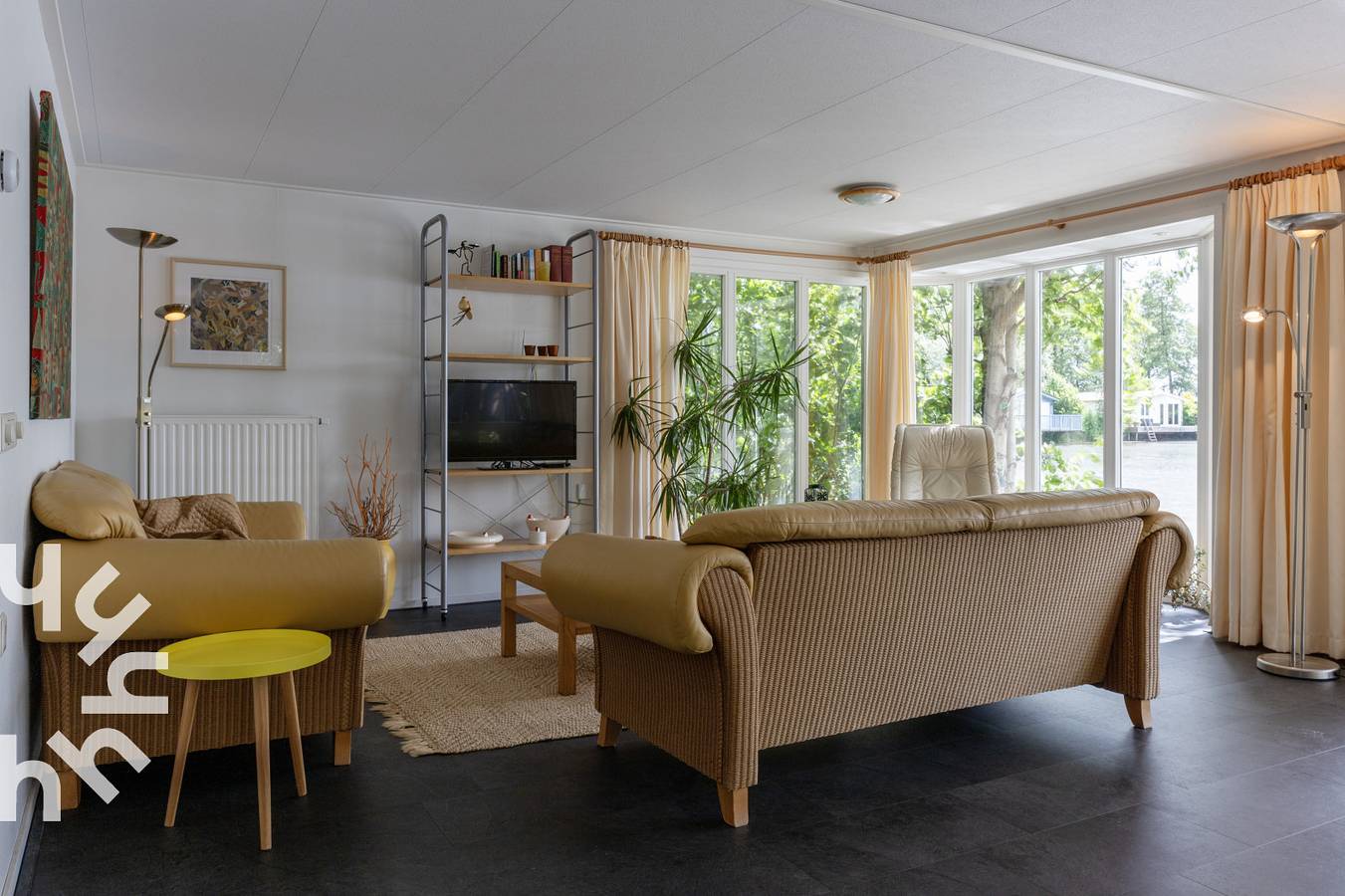 4 person chalet with its own deck on the Goudmeer near the Drents-Friese Wold in Oosterwolde, Frisia