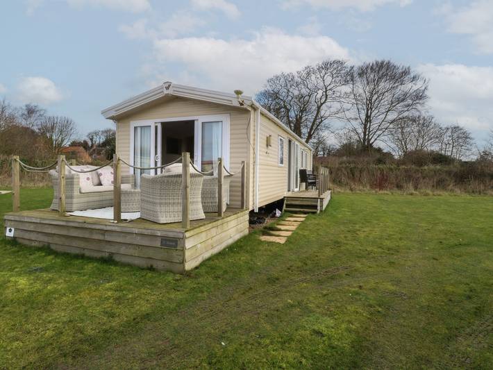 Caravan for 4 people, with garden in North Norfolk